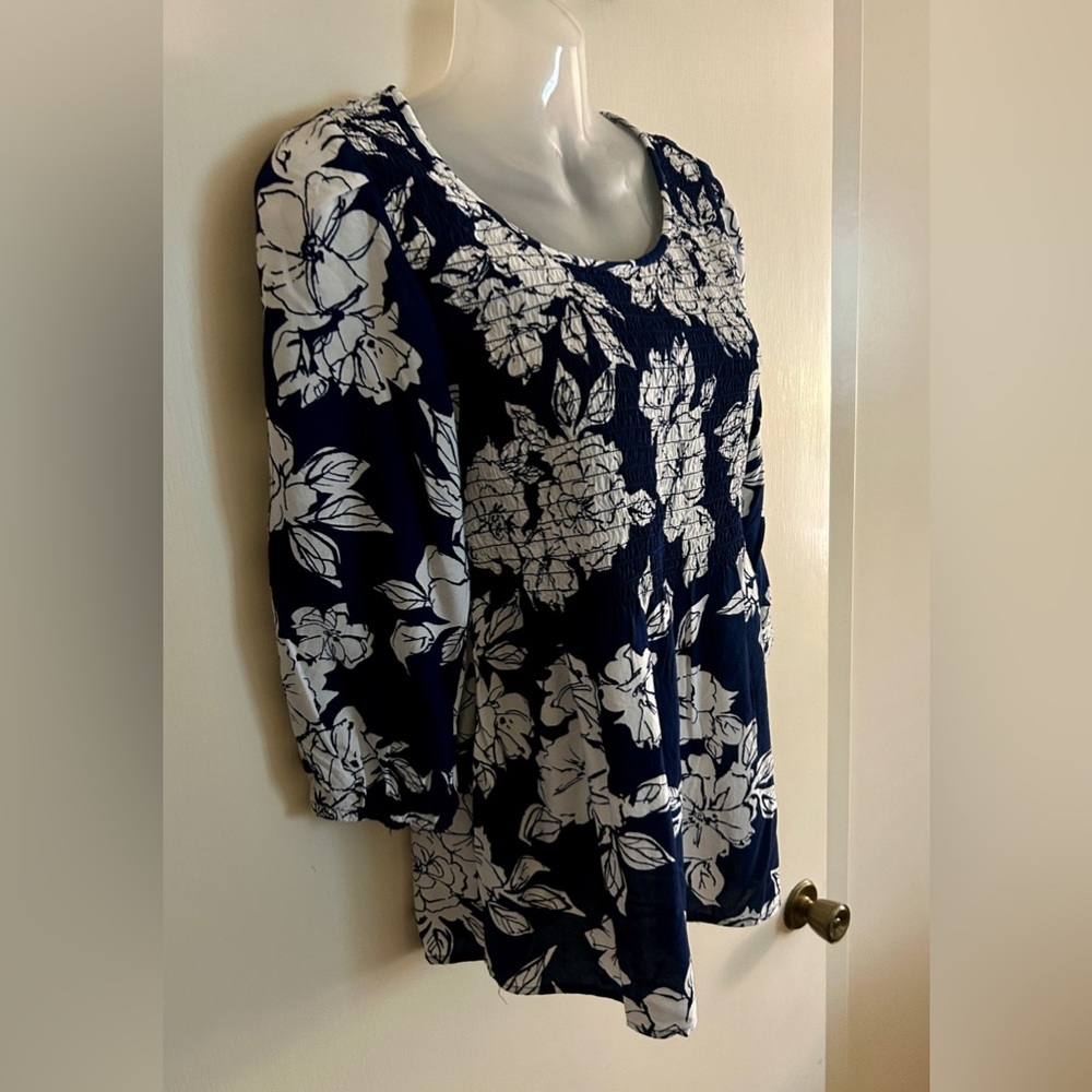 NWT Croft & Barrow Navy Blue White Floral Top SZ S​ - Picture 2 of 16